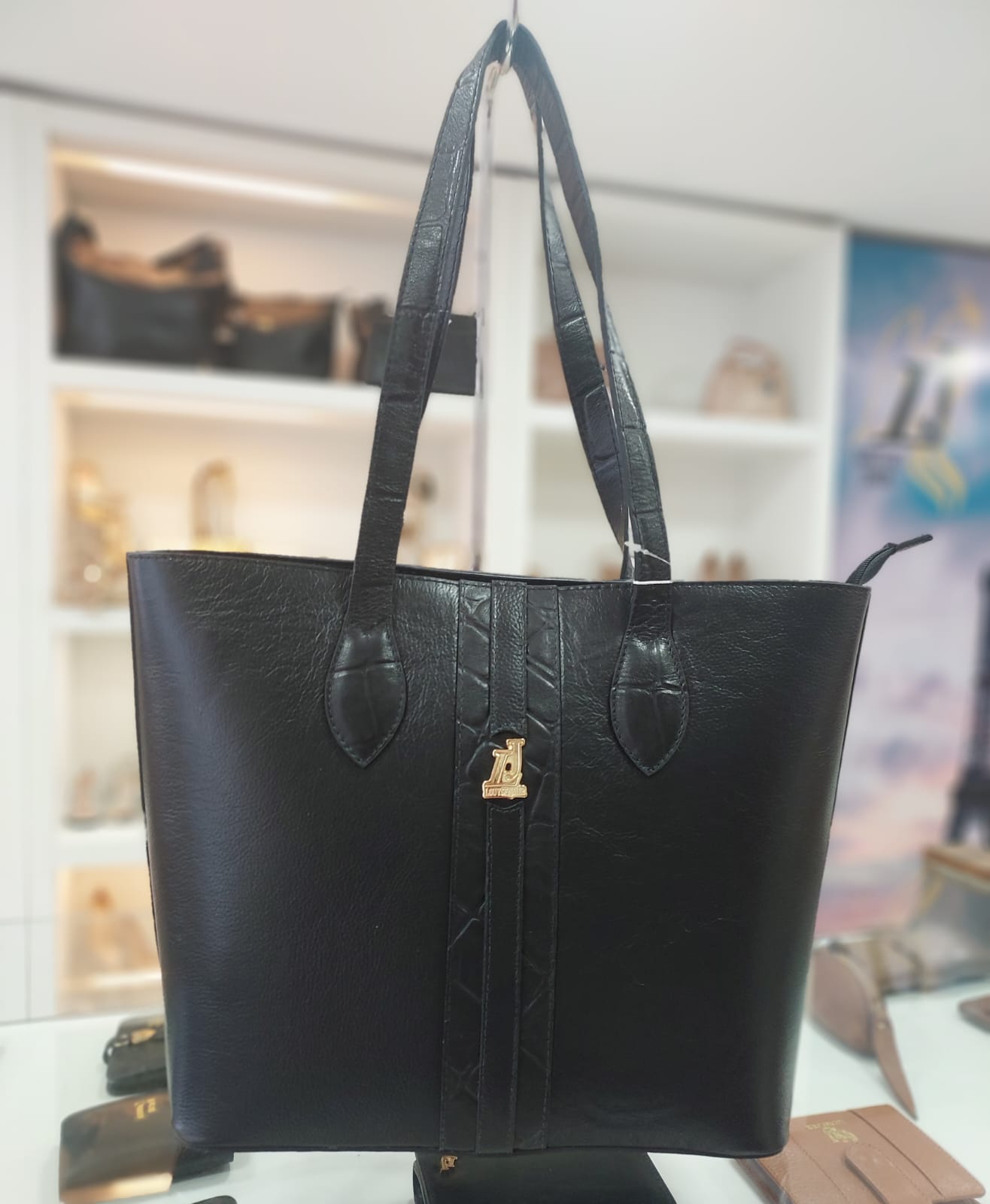 52ca084e-bd4a-4972-9953-9d15fa21125d Bolsa Preta - Imagem 1