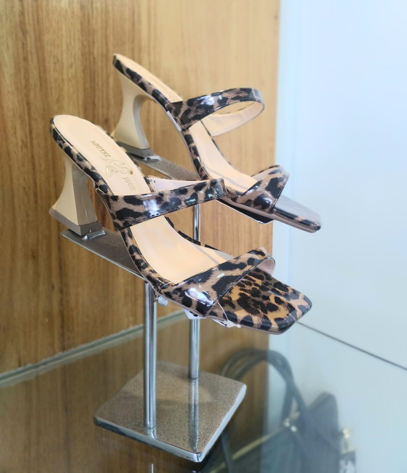 8022b7ef-69c9-4acd-b872-ee7016a570f5 Sandália Jaguar - Imagem 1
