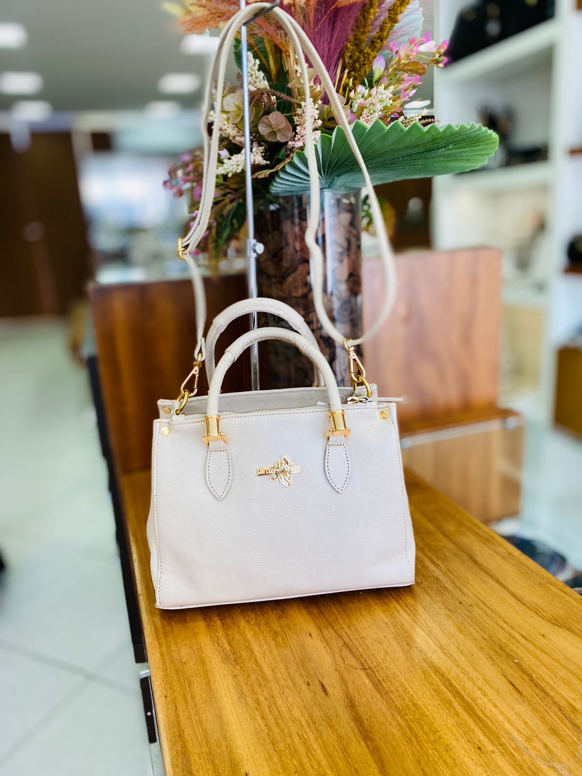 af038e4b-2897-44e9-913c-748a845f82bc Bolsa Off White - Imagem 1