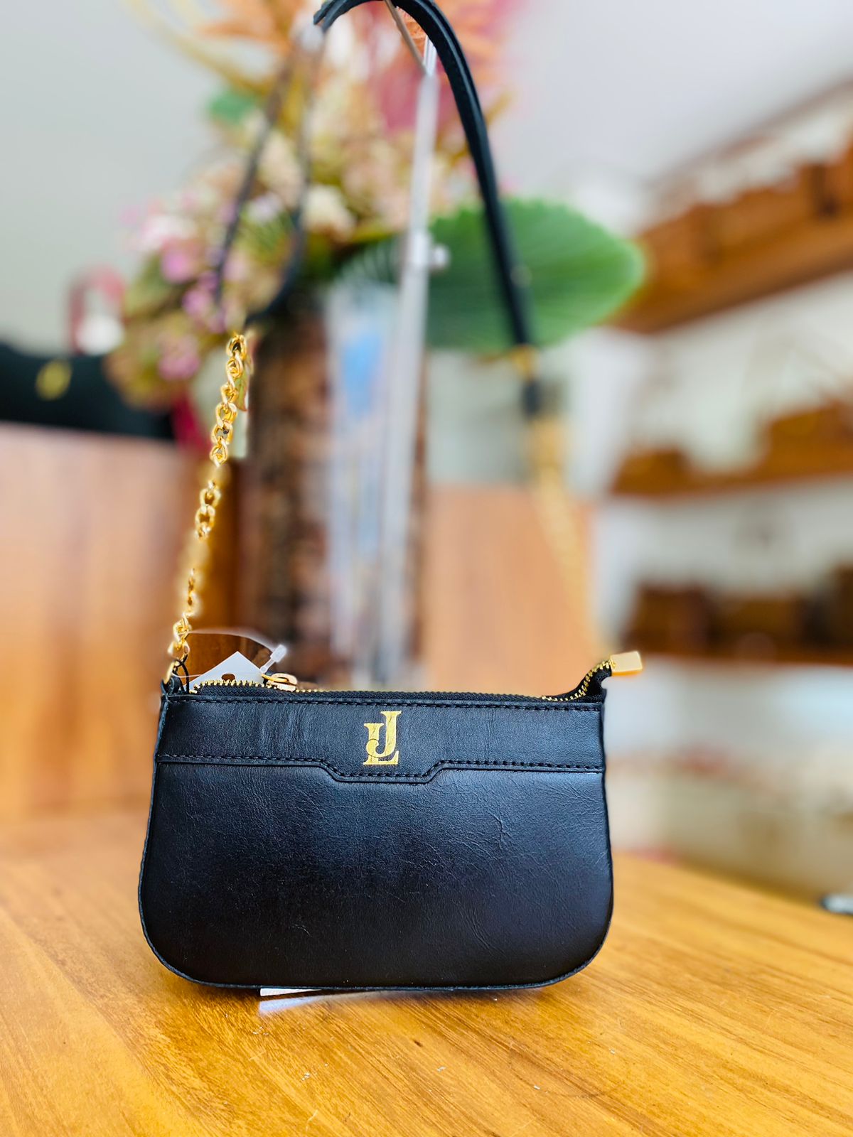 e1850250-9783-4a43-9c3d-2d8d419c2158 Bolsa Preta - Imagem 1