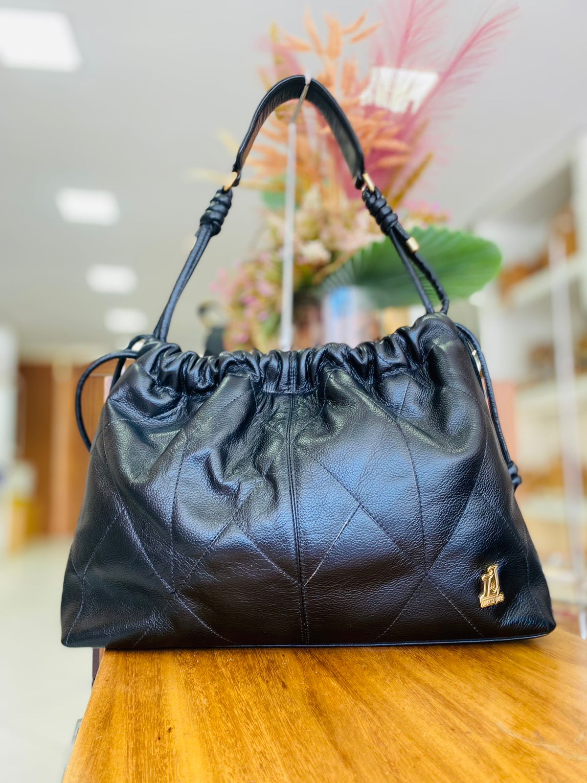 b1af1060-e9ba-4805-bd50-c2613f55be5e Bolsa Preta - Imagem 1