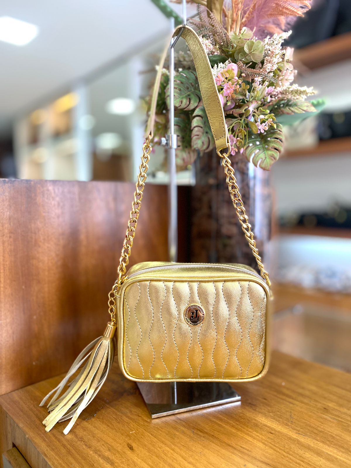 c946284b-5783-4491-b4a8-768df3354a31 Bolsa Dourada - Imagem 1